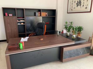 昆明電腦桌、辦公桌回收、辦公椅，及現(xiàn)代家具回收，地毯以及各種辦回收、公用品等